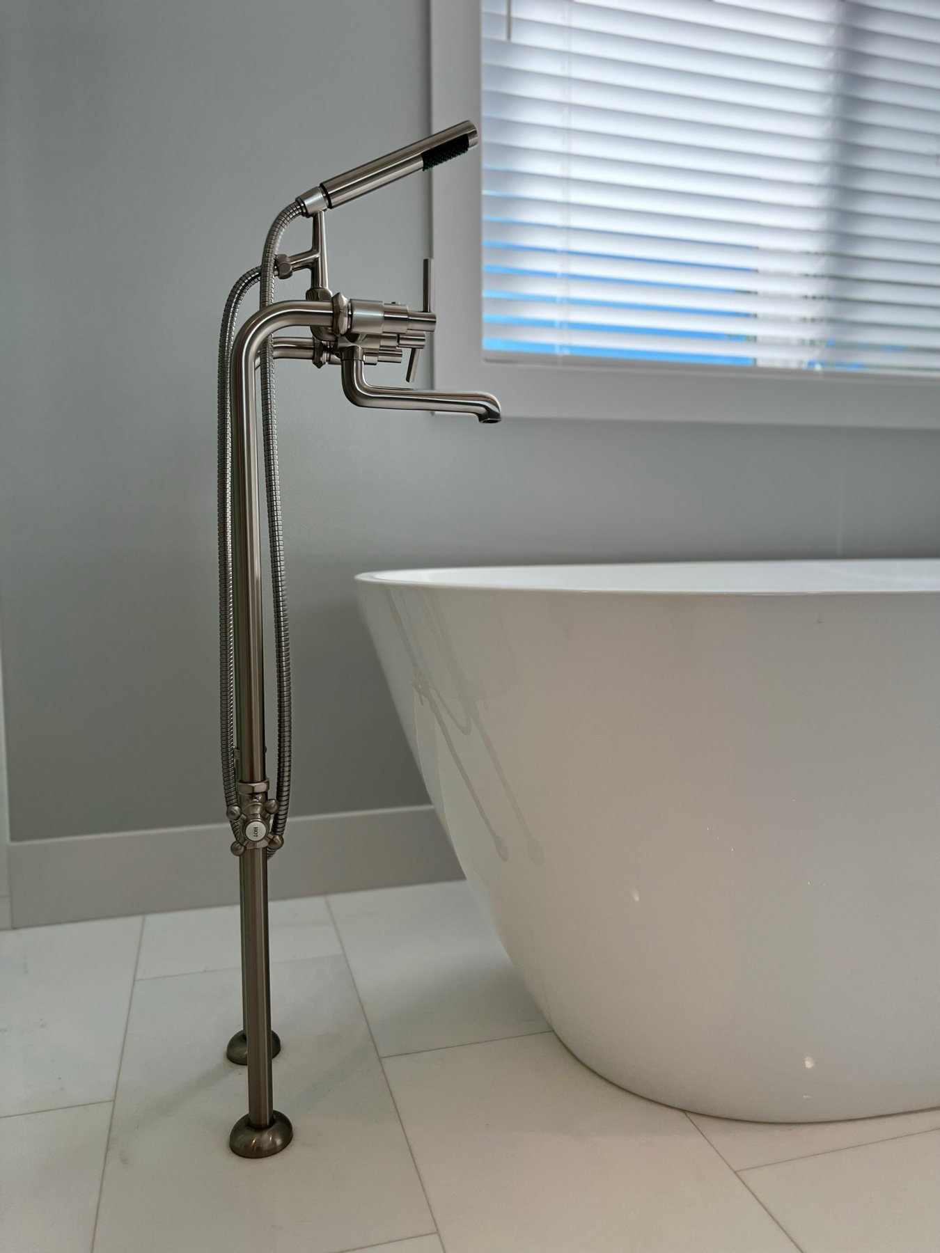 Freestanding tub fixture